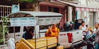 How to Pick the Right Tablet for Your Retail Business?